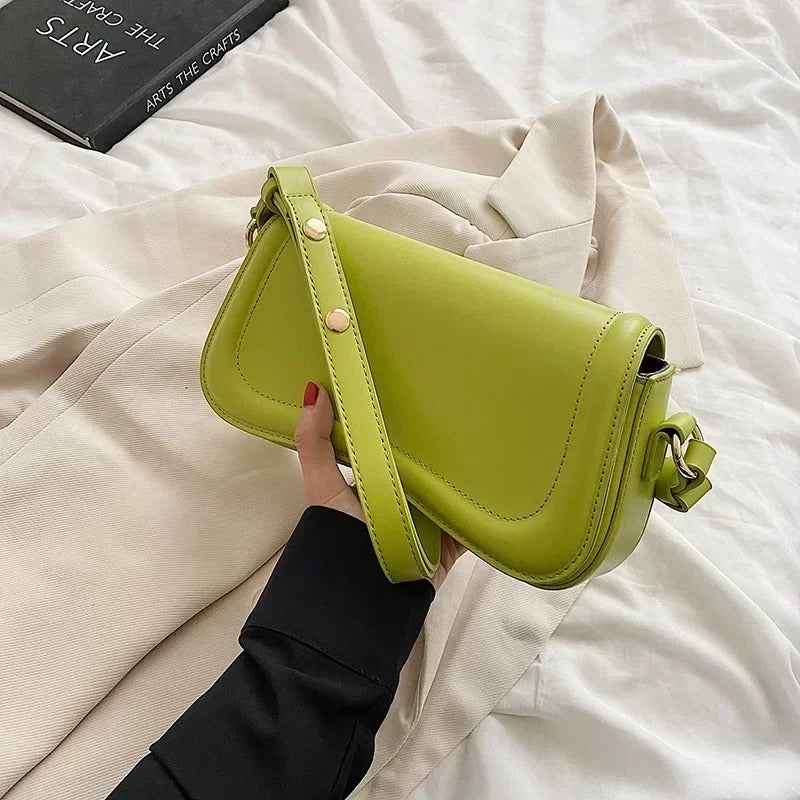 Cadence | Handtasche aus veganem Leder mit gewellter Klappe