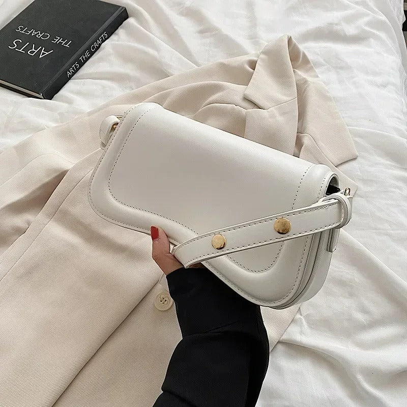 Cadence | Handtasche aus veganem Leder mit gewellter Klappe