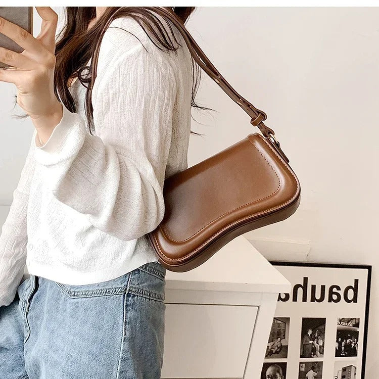 Cadence | Handtasche aus veganem Leder mit gewellter Klappe