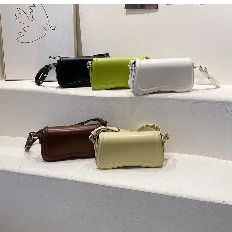 Cadence | Handtasche aus veganem Leder mit gewellter Klappe